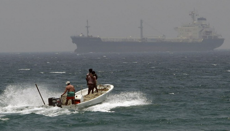 إحدى السفن العابرة في خليج عمان