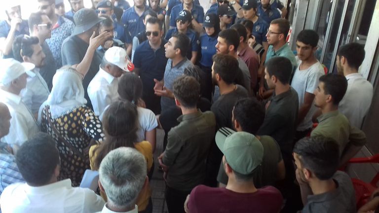 مظاهرة ضد سد "إليسو"