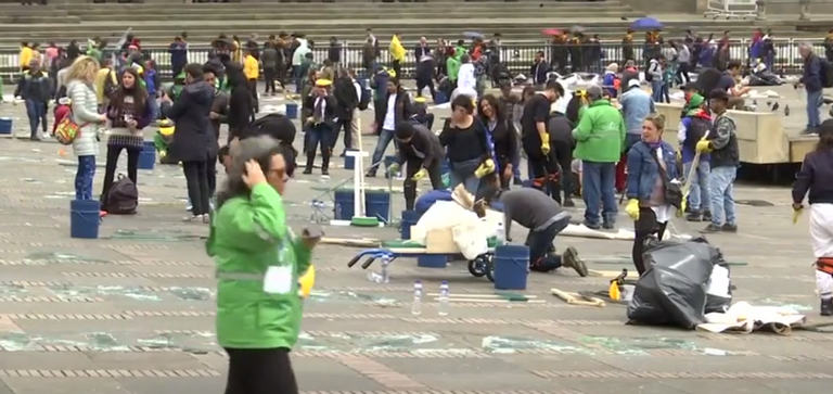 "الزجاج المحطم"  أحدث أعمال الفنانة الكولومبية دوريس سالسيدو