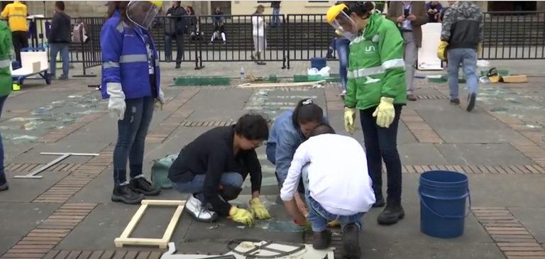 "الزجاج المحطم"  أحدث أعمال الفنانة الكولومبية دوريس سالسيدو