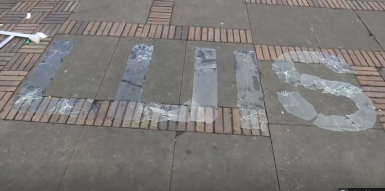 "الزجاج المحطم"  أحدث أعمال الفنانة الكولومبية دوريس سالسيدو