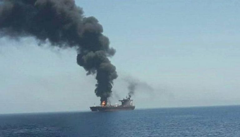 اشتعال النيران بناقلة نفط في خليج عمان
