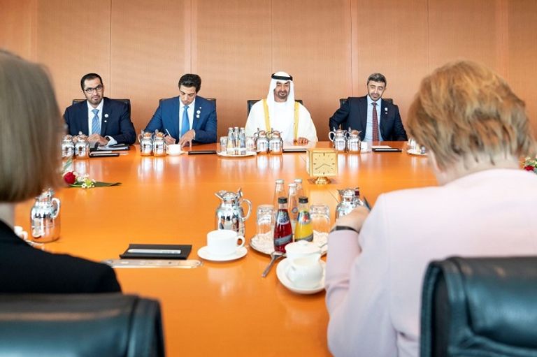 جانب من لقاء الشيخ محمد بن زايد آل نهيان والمستشارة الألمانية أنجيلا ميركل  الشيخ محمد بن زايد آل نهيان والمستشارة الألمانية أنجيلا ميركل