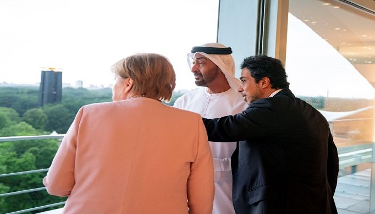 الشيخ محمد بن زايد آل نهيان خلال كلمة مشتركة مع المستشارة الألمانية