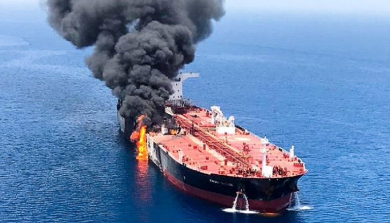إحدى ناقلتي النفط اللتين استهدفتا في خليج عمان