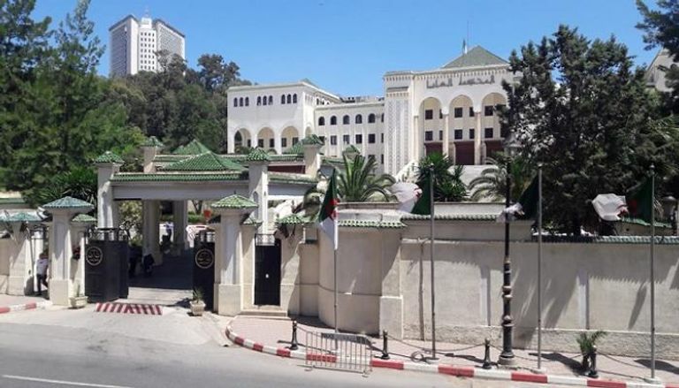 أنظار الجزائريين كانت مشدودة لمقر المحكمة العليا طوال أسبوع كامل