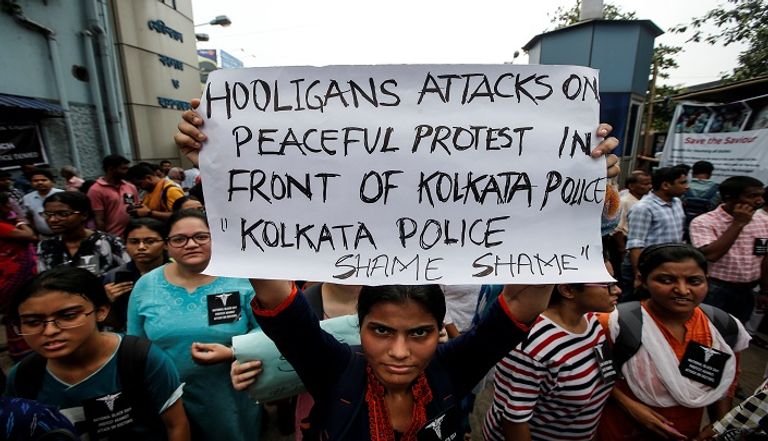 أطباء الهند ينظمون إضرابا للمطالبة بتحسين الأمن