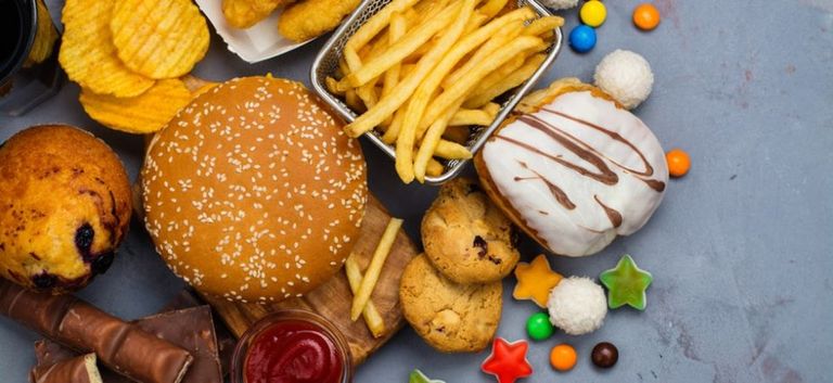 الوجبات السريعة تقود إلى الخرف
