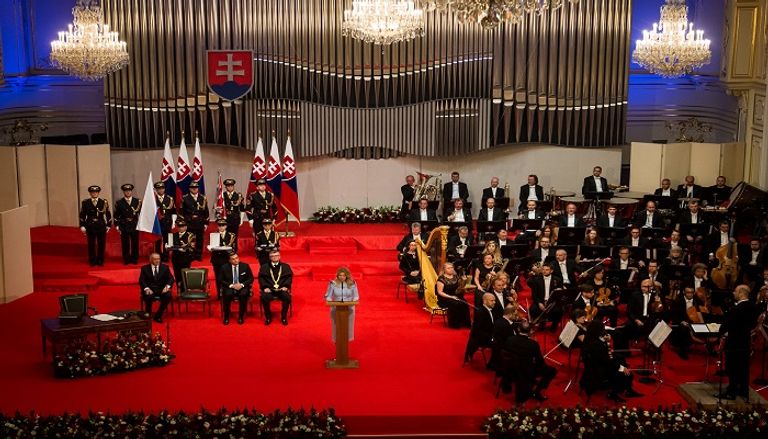 زوزانا تشابوتوفا رئيسة سلوفاكيا