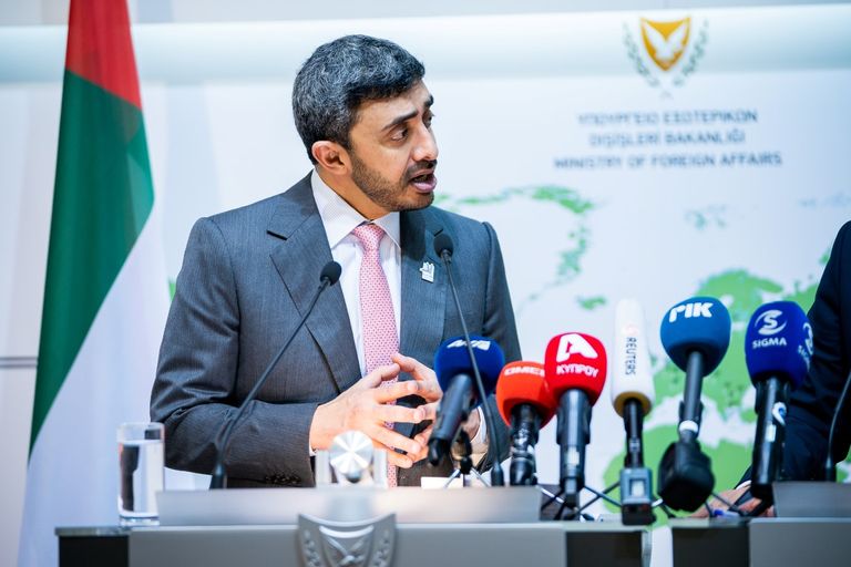 الشيخ عبدالله بن زايد ووزير الخارجية القبرصي