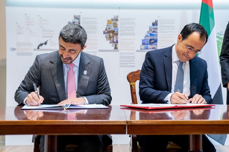 الشيخ عبدالله بن زايد ووزير الخارجية القبرصي