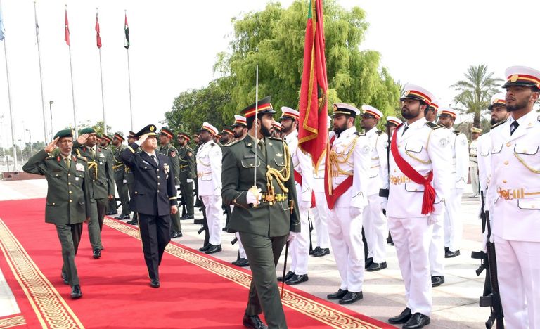 رئيس الأركان الإماراتي ونظيره الياباني