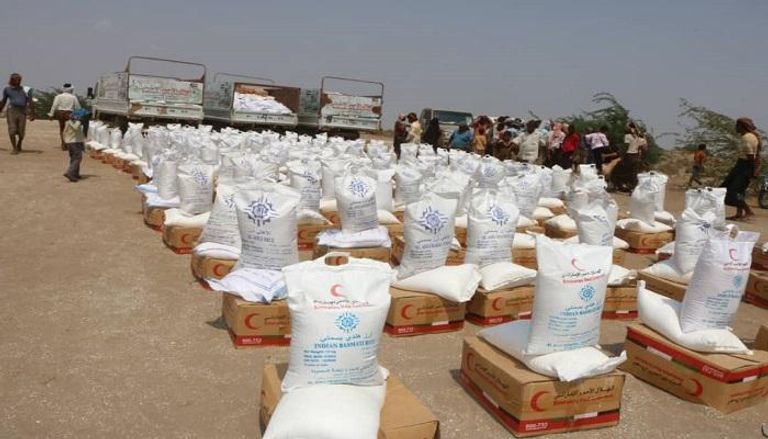 الإمارات تسير قافلة مساعدات غذائية إلى قرى "الدريهمي" في اليمن