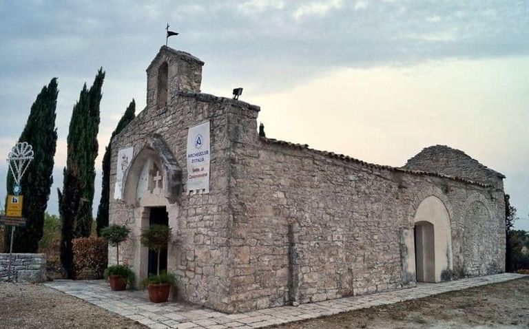 كازاماسيما.. قرية إيطاليا الزرقاء