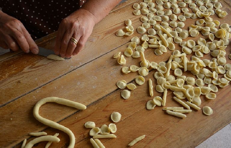 كازاماسيما.. قرية إيطاليا الزرقاء