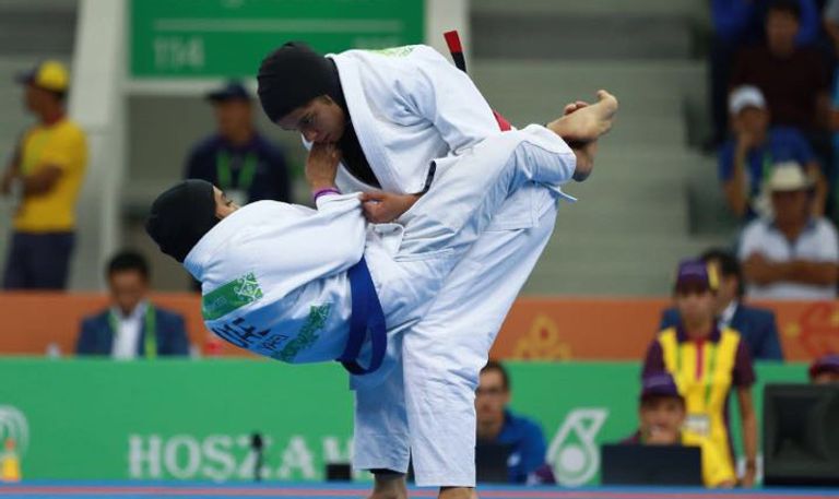 الإماراتية ريم الهاشمي في إحدى المباريات