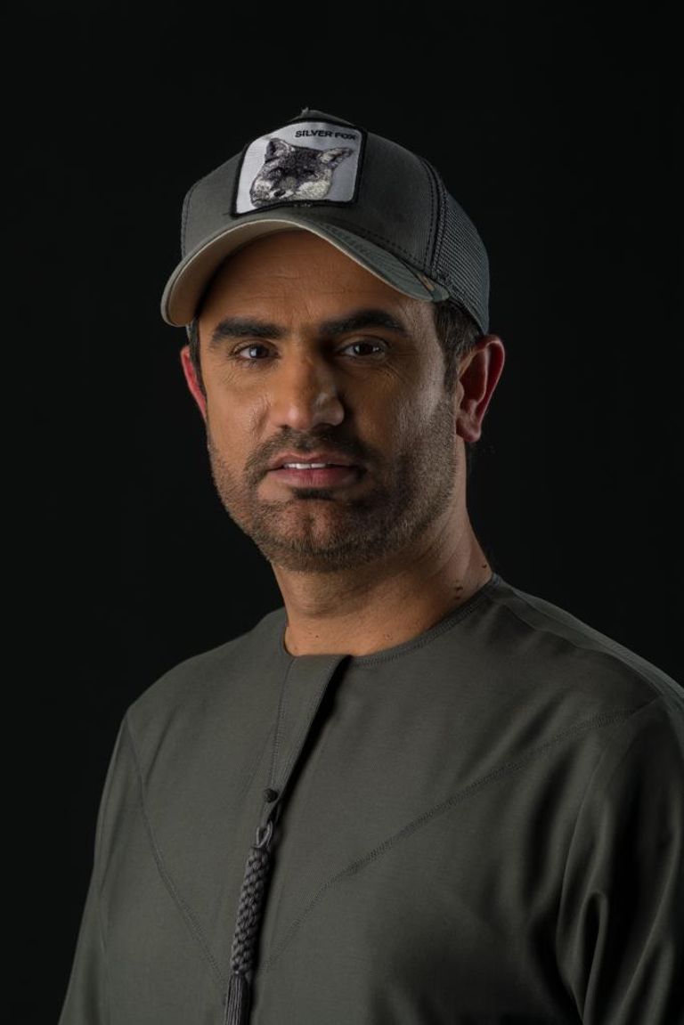 الشيخ محمد بن راشد آل مكتوم مع عدد من شباب الإمارات