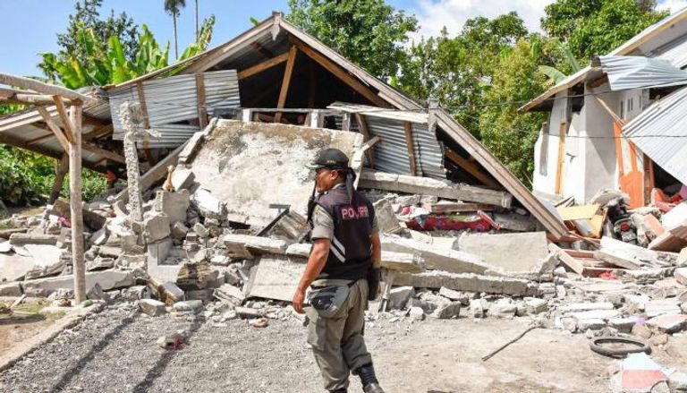 أضرار زلزال عنيف ضرب إندونيسيا سابقا - أرشيفية