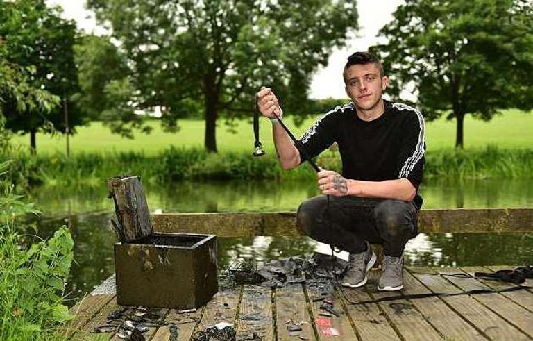 الصيد بالمغناطيس.. هواية التنقيب في أعماق الأنهار - أرشيفية