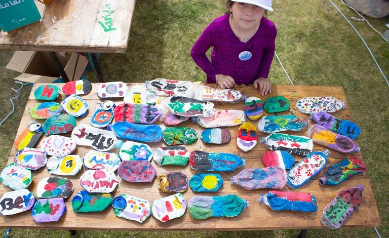 جانب من إحدى المبادرات لنشر الوعي بمخاطر البلاستيك