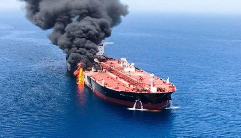 أصابع الاتهام تشير لإيران في الاعتداء على ناقلات النفط بخليج عمان