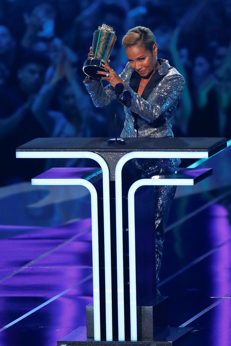 منح "ذا روك" جائزة الجيل خلال حفل جوائز "إم تي في" الأمريكية