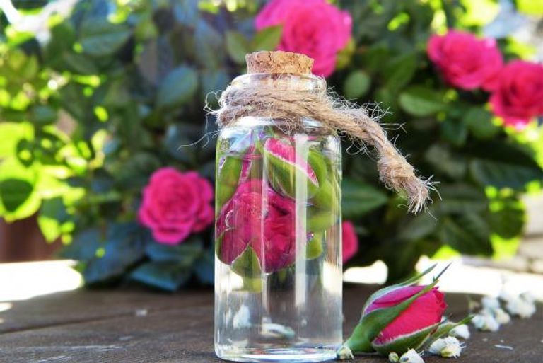 5 خطوات تحمي البشرة الدهنية من مشاكل الصيف