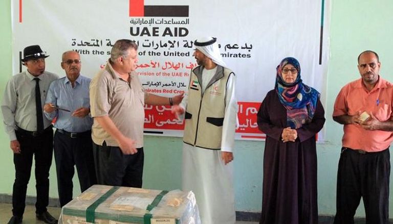 الإمارات تقدم محاليل مخبرية لمواجهة "حمى الضنك" في عدن