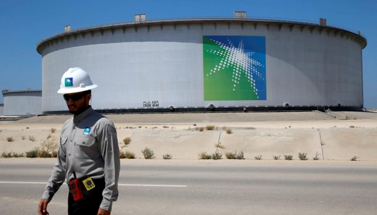 خزان لتخزين النفط تابع لأرامكو السعودية - أرشيف