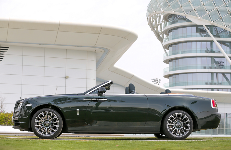 سيارة بيسبوك رايث