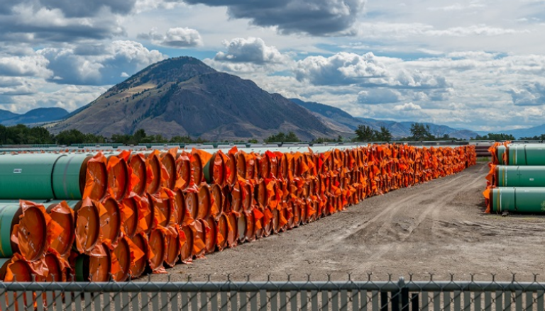 أنابيب فولاذ لبناء خط أنابيب نفط في كندا – رويترز