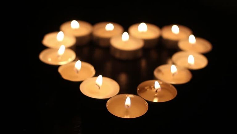 النوم والعمل يستحوذان على أيام الإنسان