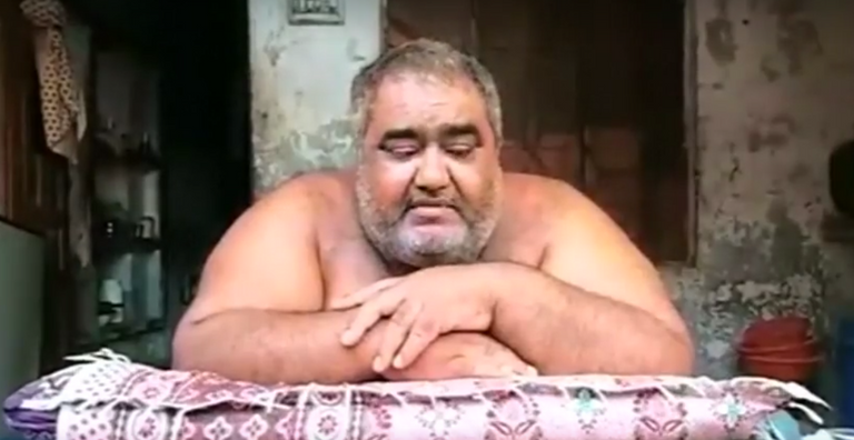 فرق الإنقاذ تهدم جدار المنزل وتنقل نور حسين