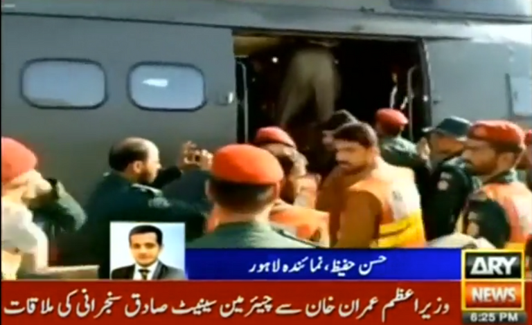 فرق الإنقاذ تهدم جدار المنزل وتنقل نور حسين