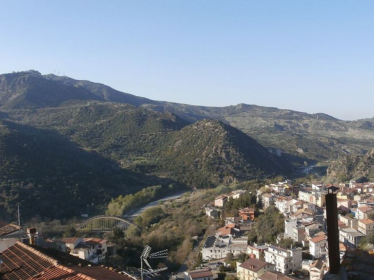 قرية فالسيني الإيطالية