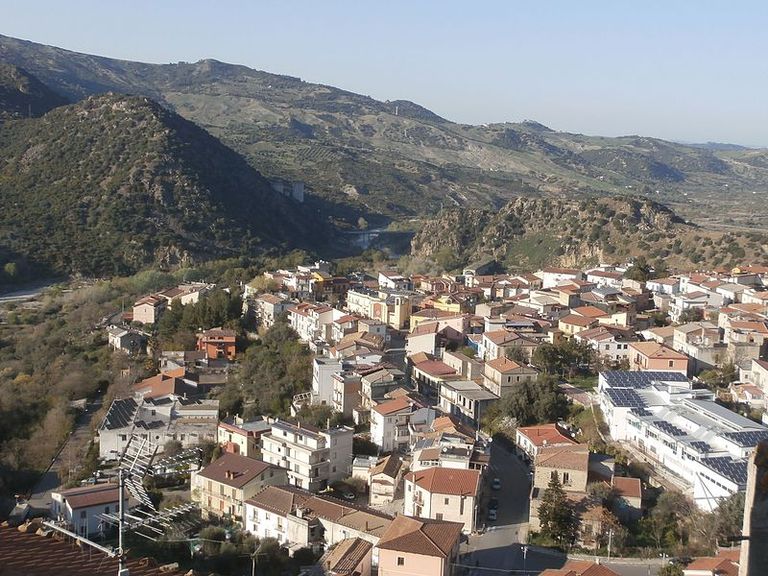 قرية فالسيني الإيطالية