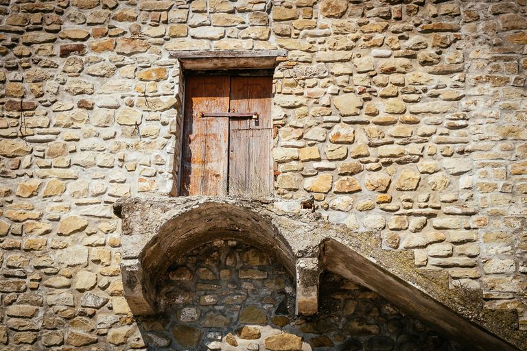 قرية فالسيني الإيطالية