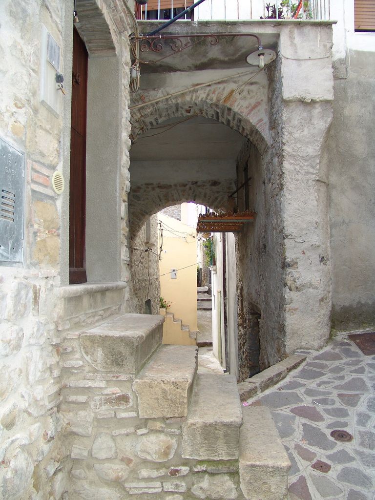 قرية فالسيني الإيطالية