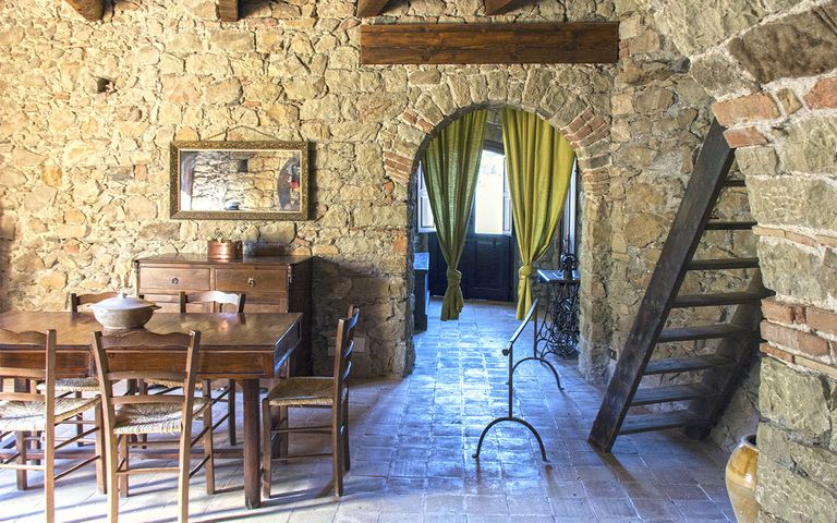 قرية فالسيني الإيطالية