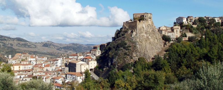 قرية فالسيني الإيطالية