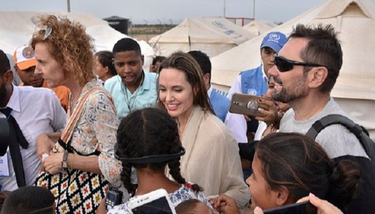 أنجلينا جولي في زيارة لمخيمات اللاجئين