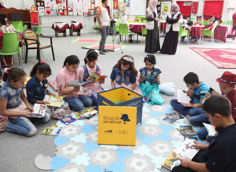 "كان ياما كان" تهدي 500 كتاب لـ3 آلاف طفل لاجئ في الأردن