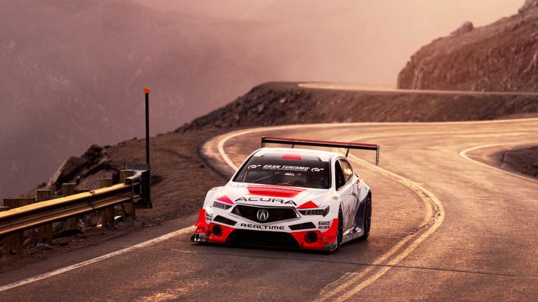 سيارات أكيورا المشاركة في سباق Pikes Peak