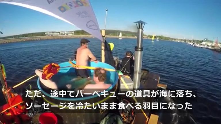 فنلندي يعبر بحر البلطيق في حوض استحمام 