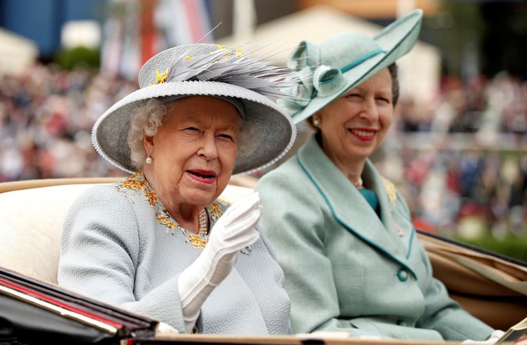 حسناوات بريطانيا في مهرجان اسكوت للخيول