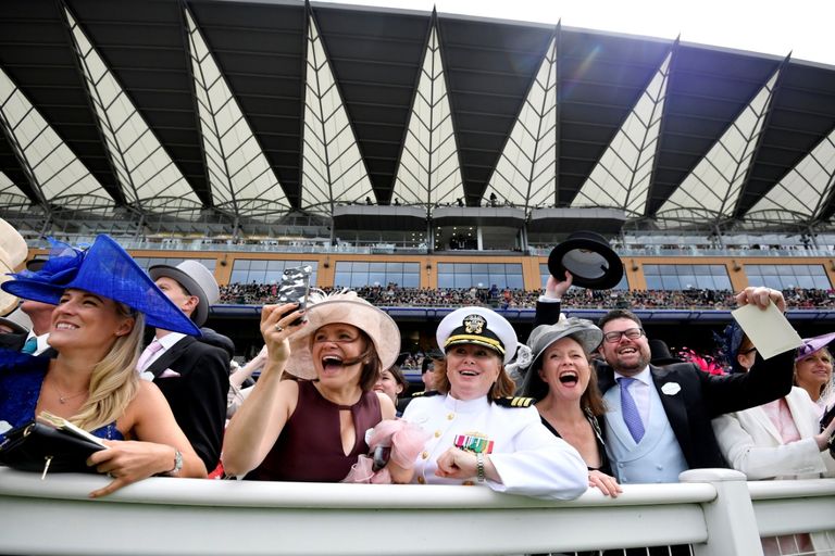 حسناوات بريطانيا في مهرجان اسكوت للخيول