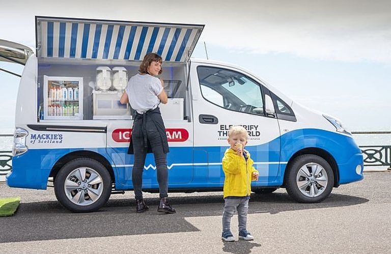 سيارة نيسان e-NV200  الكهربائية لبيع المثلجات