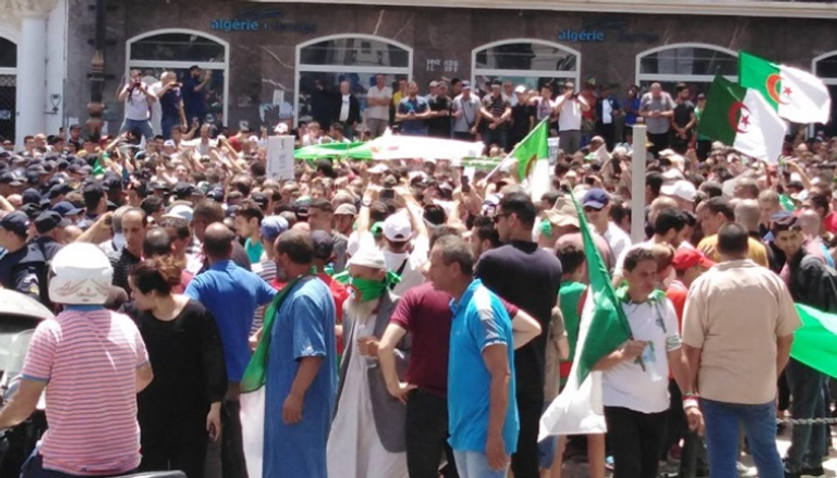 مظاهرات الجزائريين للجمعة الـ18 المطالبة برحيل رموز نظام بوتفليقة