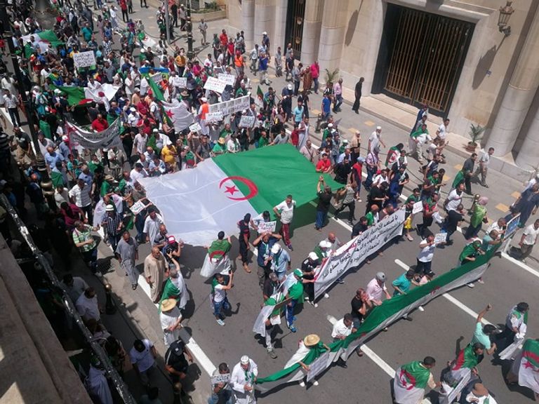 مظاهرات الجزائريين للجمعة الـ 18 المطالبة برحيل رموز نظام بوتفليقة مظاهرات الجزائريين للجمعة الـ18 المطالبة برحيل رموز نظام بوتفليقة