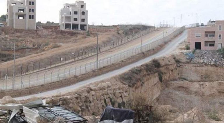 جانب من أداء صلاة الجمعة في وادي ياصول بالقدس